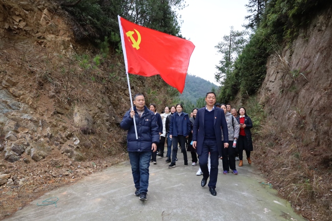 縉雲縣水南小學黨總支全體黨員赴浙西南重要的愛國主義教育基地,大源