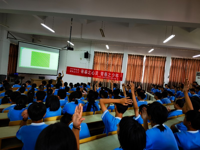 心理护航,县人民医院在拔中行动 