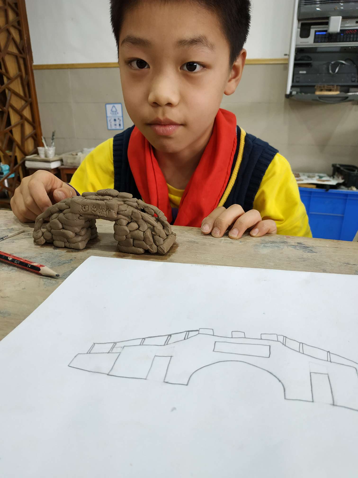 405班美术家乡的桥陶艺课堂