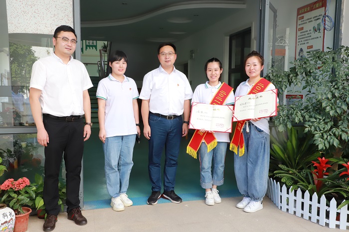 白峴幼兒園:情繫教師節 慰問暖人心 - 長興縣煤山鎮白峴中心幼兒園